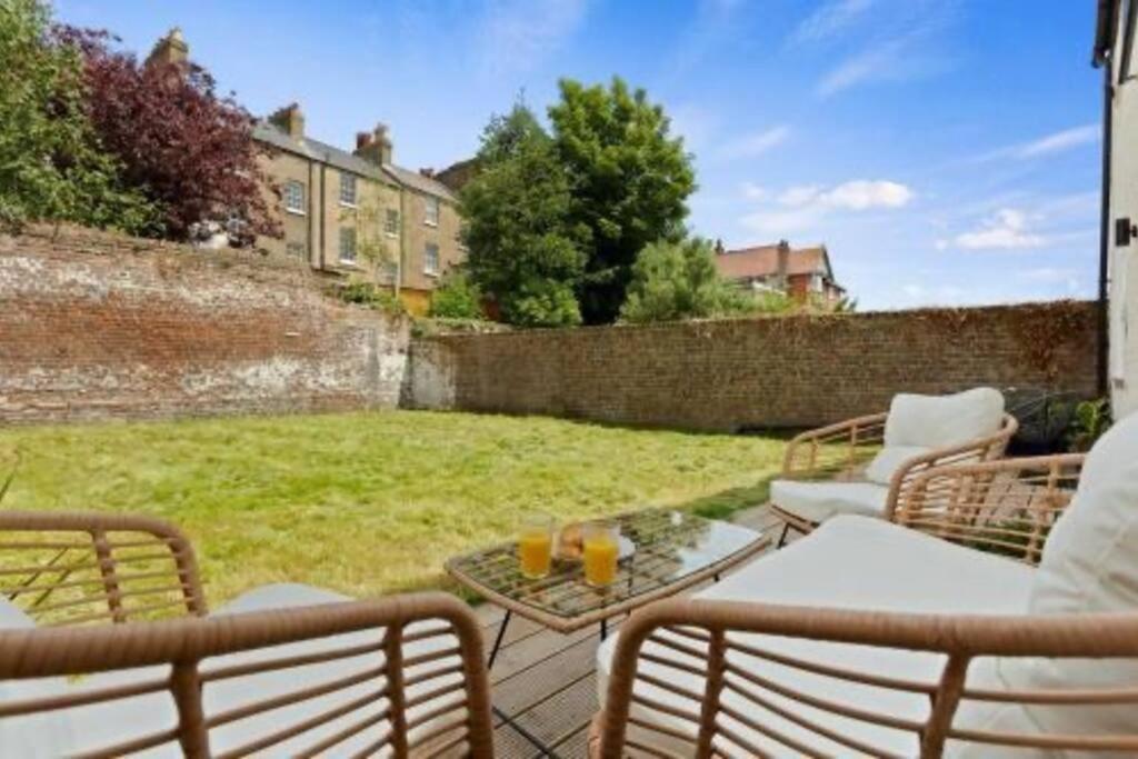 The Donkey Shed With Hot Tub Apartment Ramsgate Exterior photo